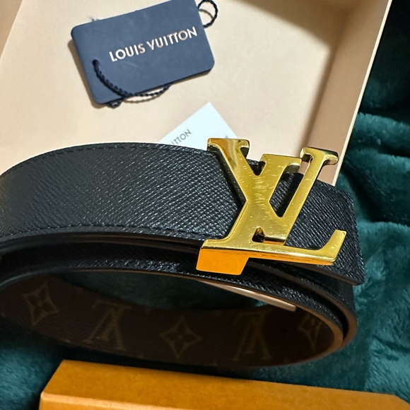 Louis Vuitton Black and Gold Monogram Belt
LV Initiales 30mm Reversible Belt - Picture 5 of 12